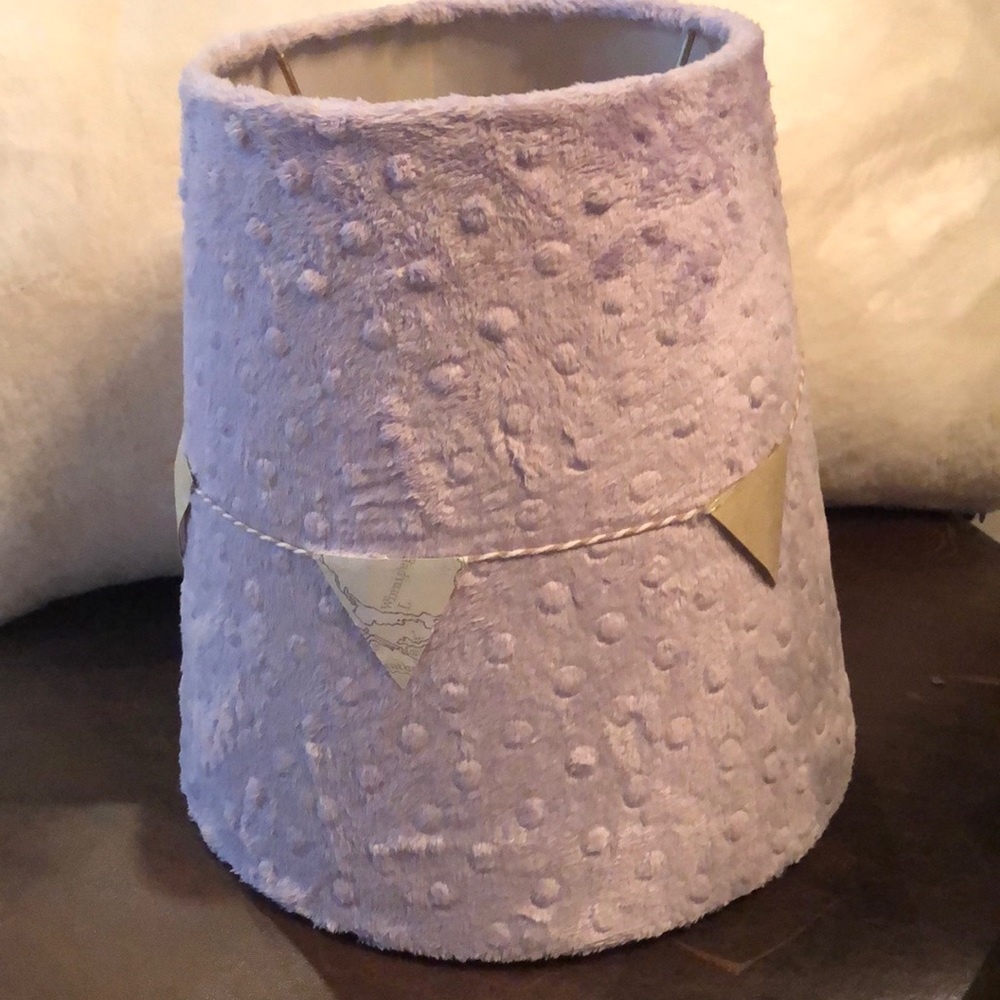 💜 Lampshade Light purple plush dots embossed, thin rope nautical paper flags